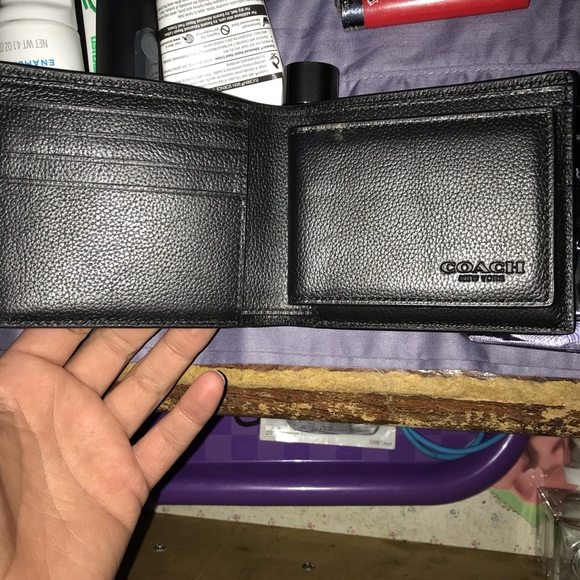 Coach leather wallet brand new from coach store - Picture 3 of 3